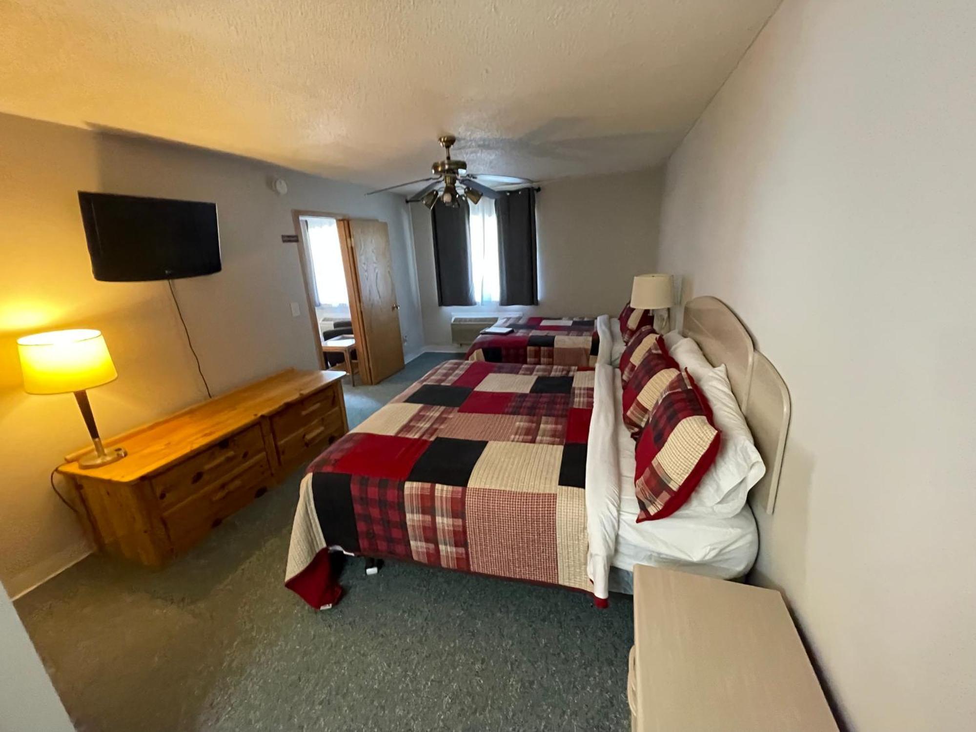 Trails Inn Quadna Mountain Motel & Rv Park Hill City Phòng bức ảnh